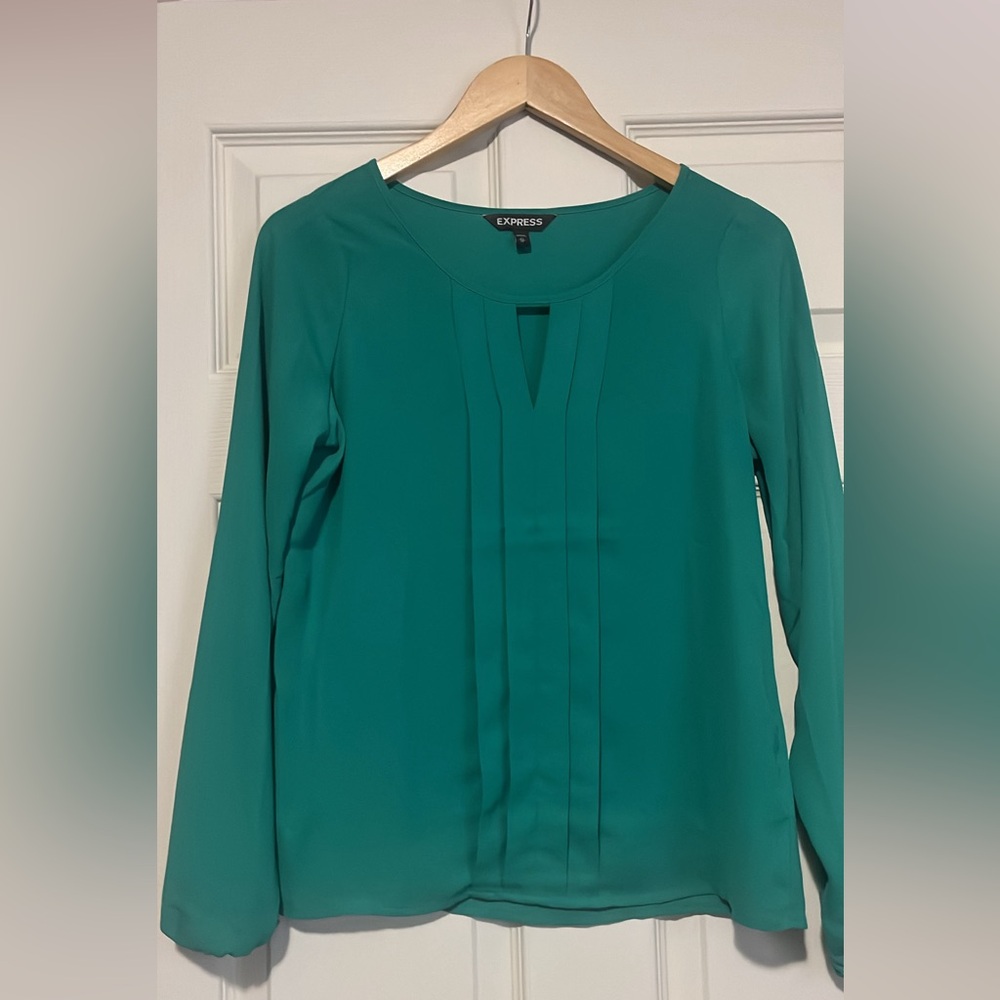 Express top, size XS. Kelly green color